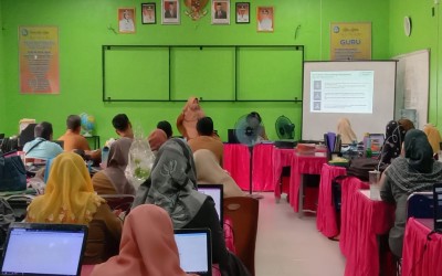 Sosialisasi Pengelolaan Kinerja Guru SMAN 1 Pinggir di PMM. Semua Guru PNS, PPPK dan Honorer Bersama-sama mengisi rencana Kinerja di PMM.